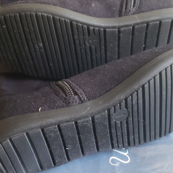 Boots - Picture 4 of 4